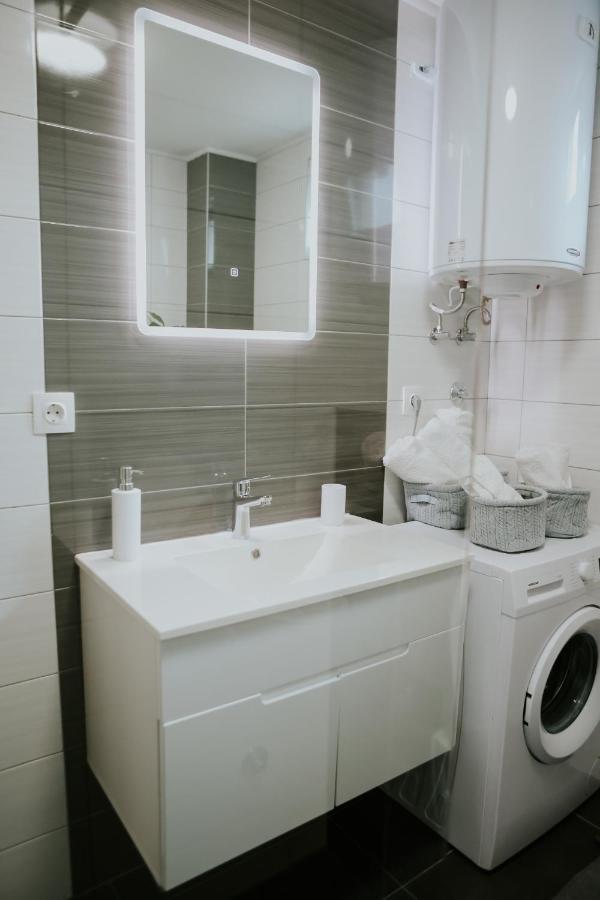 Apartman Nikola กอสปิช ภายนอก รูปภาพ