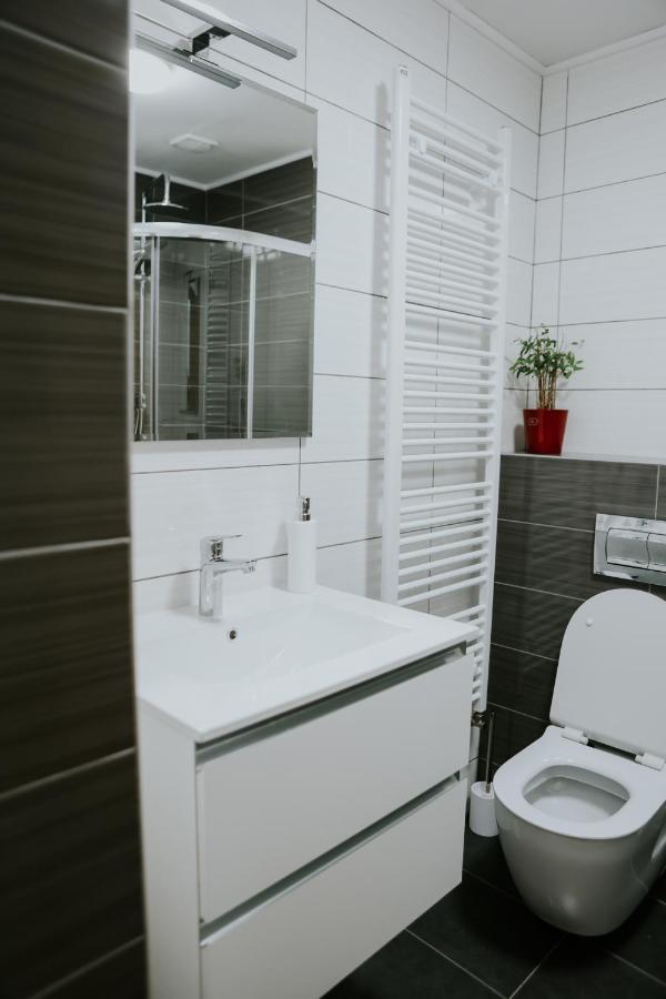 Apartman Nikola กอสปิช ภายนอก รูปภาพ